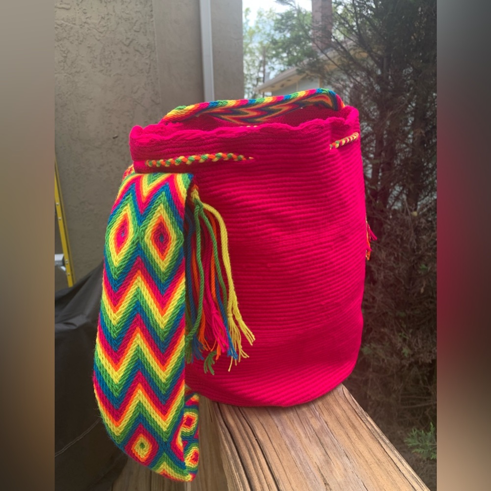 Wayuu tribe. Colorful artisan handmade bag (mochila) from Colombia. - Picture 3 of 4